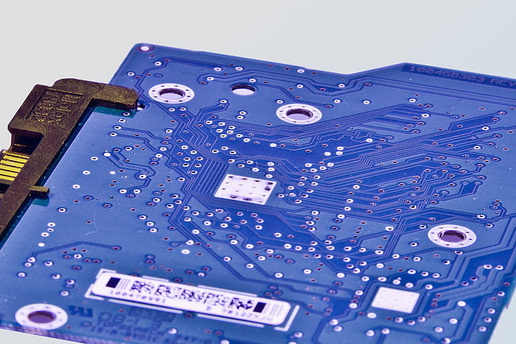 关于AH8650芯片在220V工业控制辅助电源中的稳定表现，以下是一份专业的技术分析框架，供参考